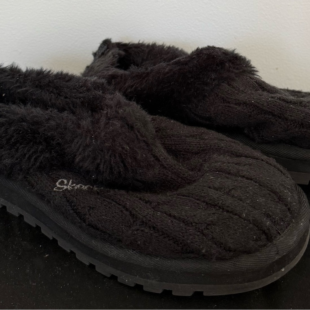 Skechers BOBS | Ice Angel Slippers | Size 6 | Black | Faux Fur | Knit - Picture 2 of 5